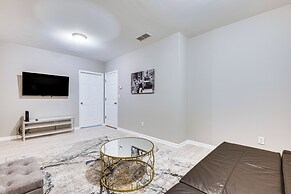 3 Mi to Avalon: Townhome w/ Balcony in Alpharetta!