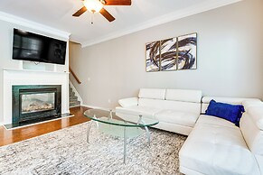 3 Mi to Avalon: Townhome w/ Balcony in Alpharetta!