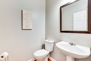 3 Mi to Avalon: Townhome w/ Balcony in Alpharetta!