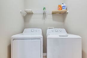 3 Mi to Avalon: Townhome w/ Balcony in Alpharetta!