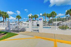 Sunny Canal-view Villa w/ Lanai in Sebring!