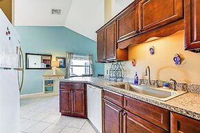 Sunny Canal-view Villa w/ Lanai in Sebring!