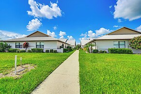 Sunny Canal-view Villa w/ Lanai in Sebring!