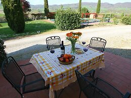 Modern Farmhouse in Pienza With Pool
