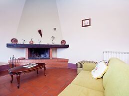 Modern Farmhouse in Pienza With Pool