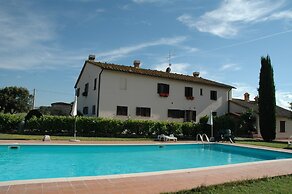 Modern Farmhouse in Pienza With Pool