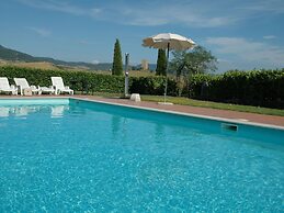 Modern Farmhouse in Pienza With Pool