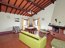 Modern Farmhouse in Pienza With Pool