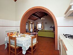 Modern Farmhouse in Pienza With Pool