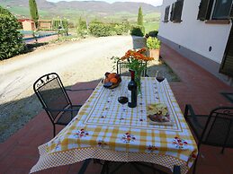 Modern Farmhouse in Pienza With Pool