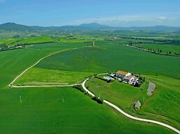 Modern Farmhouse in Pienza With Pool