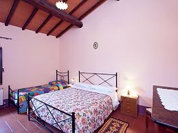 Modern Farmhouse in Pienza With Pool