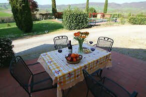 Modern Farmhouse in Pienza With Pool