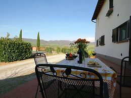 Modern Farmhouse in Pienza With Pool