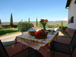 Modern Farmhouse in Pienza With Pool