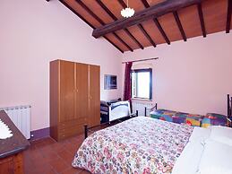 Modern Farmhouse in Pienza With Pool