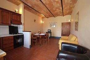 Modern Farmhouse in Pienza With Pool