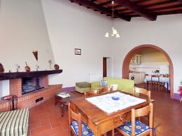 Modern Farmhouse in Pienza With Pool