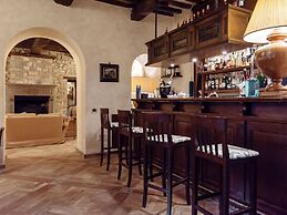 Elegant Apartments in Resort With Swimming Pool set in Nature