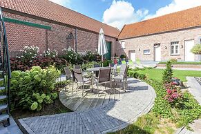 Large Cottage Overlooking the Sunny Courtyard With Fountain