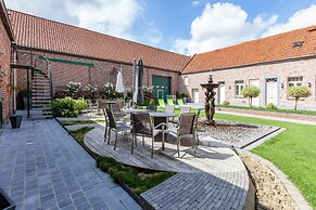 Large Cottage Overlooking the Sunny Courtyard With Fountain