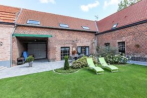 Large Cottage Overlooking the Sunny Courtyard With Fountain
