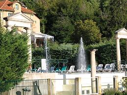 A Beautiful 2 Persons Studio in a Chateau With Swimming Pool