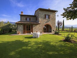 Agriturismo Near Cortona With Swimming Pool