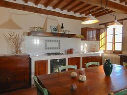 Agriturismo Near Cortona With Swimming Pool