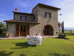 Agriturismo Near Cortona With Swimming Pool