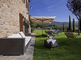 Agriturismo Near Cortona With Swimming Pool