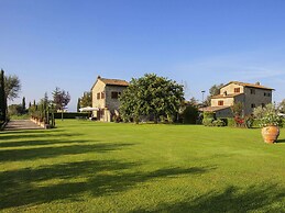 Agriturismo Near Cortona With Swimming Pool
