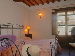 Agriturismo Near Cortona With Swimming Pool