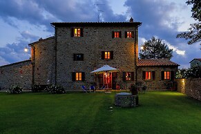 Agriturismo Near Cortona With Swimming Pool