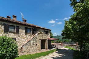 Farmhouse in Hilly Area in Gubbio With Pool