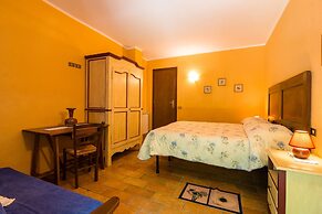 Farmhouse in Hilly Area in Gubbio With Pool