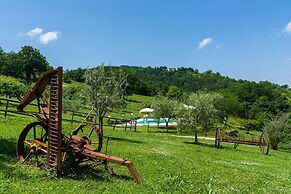Farmhouse in Hilly Area in Gubbio With Pool