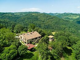 Farmhouse in Hilly Area in Gubbio With Pool