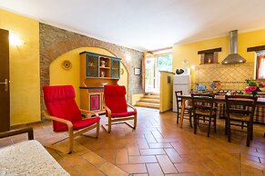 Farmhouse in Hilly Area in Gubbio With Pool