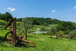 Farmhouse in Hilly Area in Gubbio With Pool