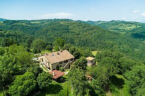 Farmhouse in Hilly Area in Gubbio With Pool