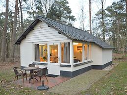 Completely Detached Bungalow in a Nature-filled Park by a Large fen