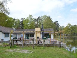 Completely Detached Bungalow in a Nature-filled Park by a Large fen