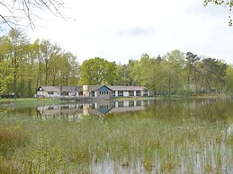 Completely Detached Bungalow in a Nature-filled Park by a Large fen