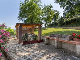 Lavish Holiday Home in Volterra With Pool