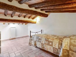 Lavish Holiday Home in Volterra With Pool