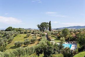 Lavish Holiday Home in Volterra With Pool