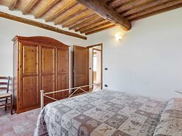 Lavish Holiday Home in Volterra With Pool