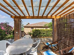 Lavish Holiday Home in Volterra With Pool