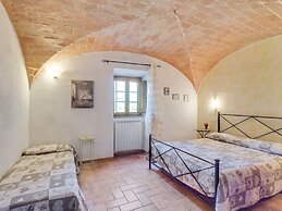 Lavish Holiday Home in Volterra With Pool